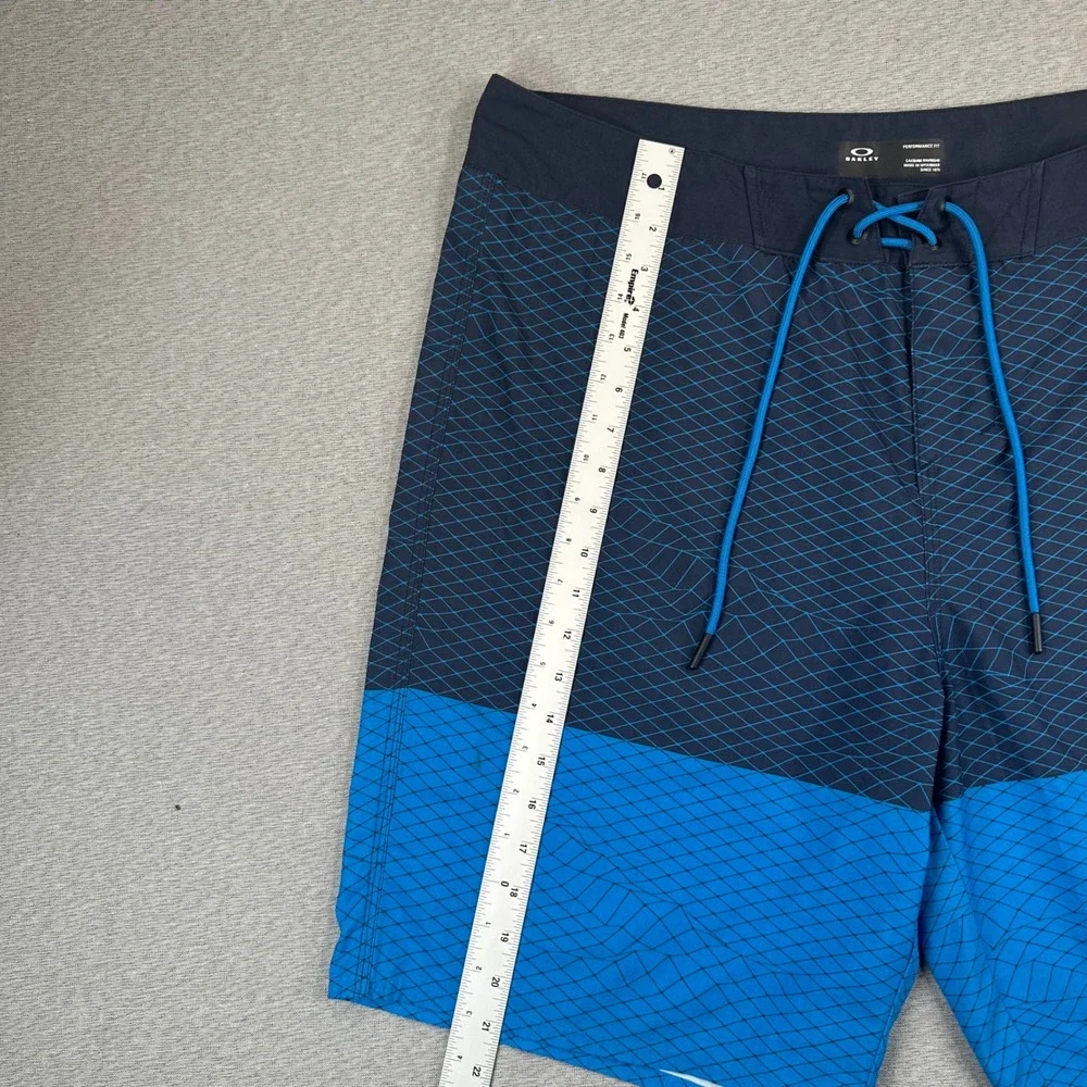 Oakley Board Shorts Mens 40 Performance Fit Blue Geometric Grid Surf Swim
